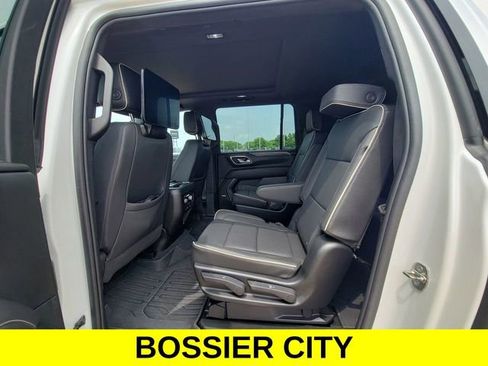 Certified 2023 GMC Yukon XL SLT w/ SLT Premium Package AWD/4WD image 26