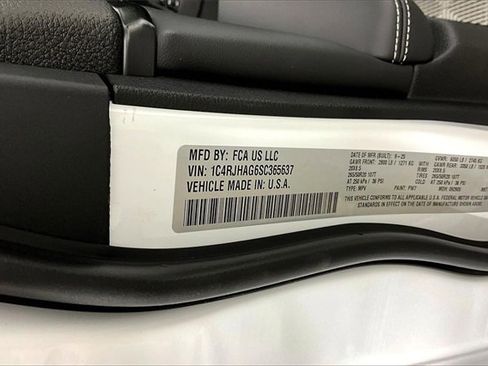 New 2025 Jeep Grand Cherokee Altitude image 14