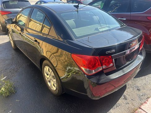 Used 2013 Chevrolet Cruze LS image 4