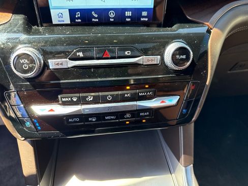 Used 2022 Ford Explorer King Ranch w/ Technology Package RWD image 25