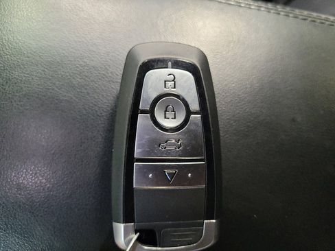 Used 2017 Lincoln MKX Reserve w/ Lincoln MKX Climate Package FWD image 32