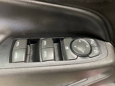 Used 2018 Chevrolet Equinox Premier FWD image 28