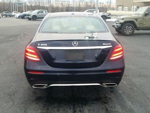 Used 2017 Mercedes-Benz E 300 4MATIC image 4