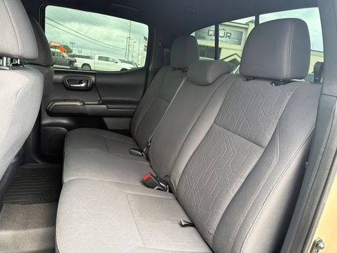 Used 2019 Toyota Tacoma TRD Sport w/ Technology Package RWD image 17
