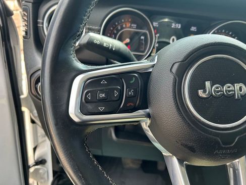 Used 2018 Jeep Wrangler Unlimited Sahara AWD/4WD image 22