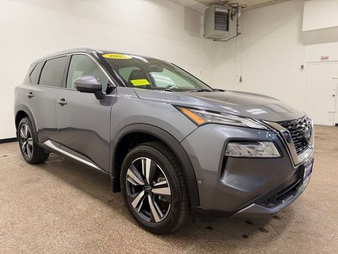 Used 2023 Nissan Rogue SL w/ SL Premium Package image 9