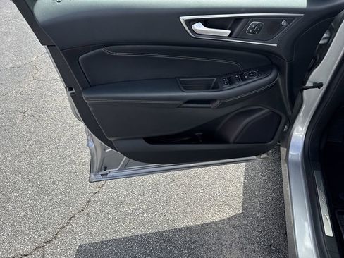 Used 2021 Ford Edge Titanium image 10