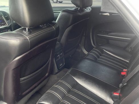 Used 2019 Chrysler 300 S image 12