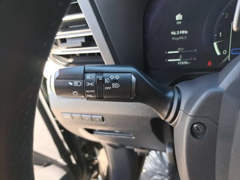 Used 2024 Lexus GX 550 w/ Accessory Package (31) AWD/4WD image 29