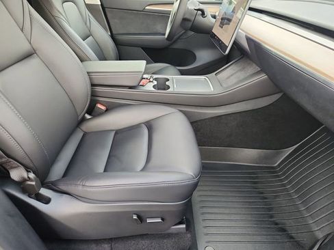 Used 2024 Tesla Model Y Long Range image 27