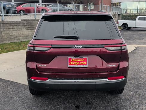 New 2025 Jeep Grand Cherokee Laredo image 4