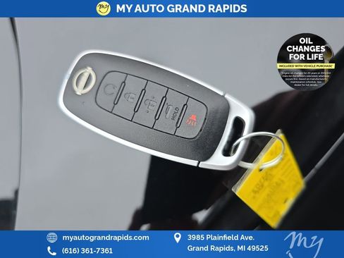 Used 2023 Nissan Pathfinder SL w/ Black Appearance Package AWD/4WD image 34