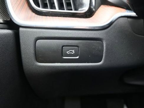 Used 2024 Volvo XC60 B5 Ultimate AWD/4WD image 30
