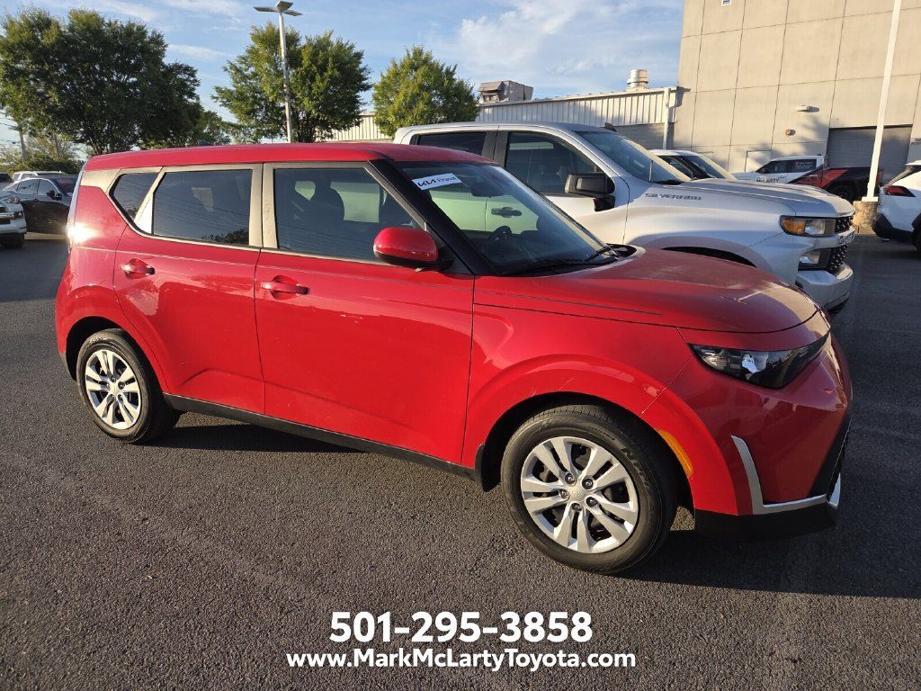 Used 2024 Kia Soul LX FWD image 3