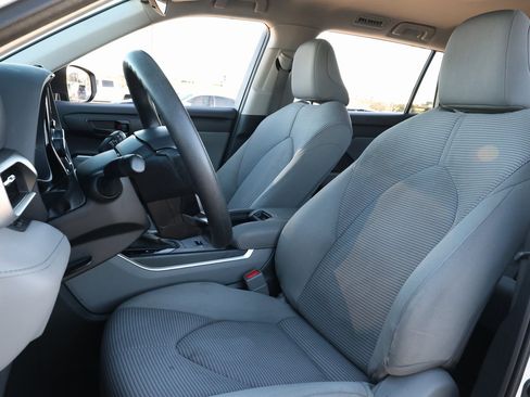 Used 2023 Toyota Highlander L image 28