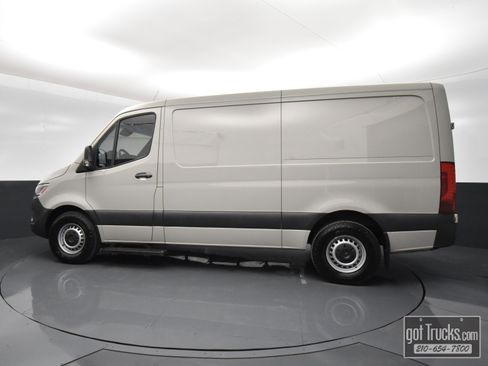 Used 2022 Mercedes-Benz Sprinter 2500 image 3