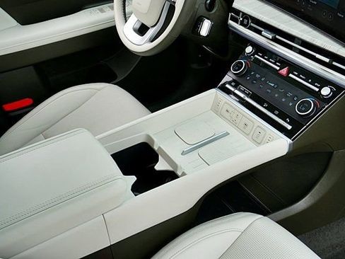 Certified 2025 Hyundai Santa Fe Calligraphy image 14