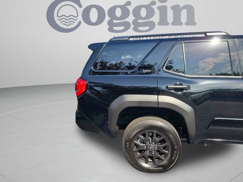 Certified 2025 Toyota 4Runner SR5 AWD/4WD image 33