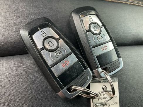 Used 2022 Ford Bronco Badlands image 28