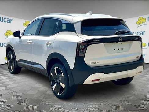 New 2025 Nissan Kicks SR FWD image 4