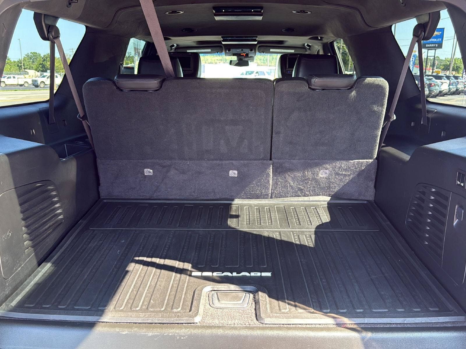 Used 2017 Cadillac Escalade ESV Platinum AWD/4WD image 33