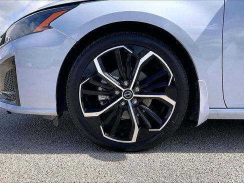 Used 2023 Nissan Altima 2.5 SR FWD image 35