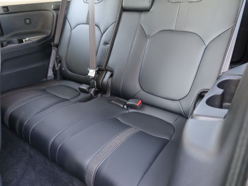 Used 2025 Honda Pilot Touring image 16