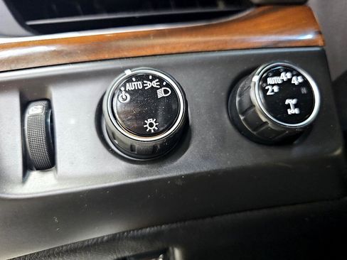 Used 2017 Cadillac Escalade ESV Premium Luxury image 40