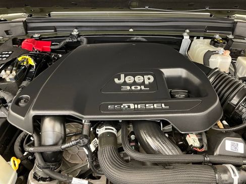 Used 2023 Jeep Gladiator Sport AWD/4WD image 28