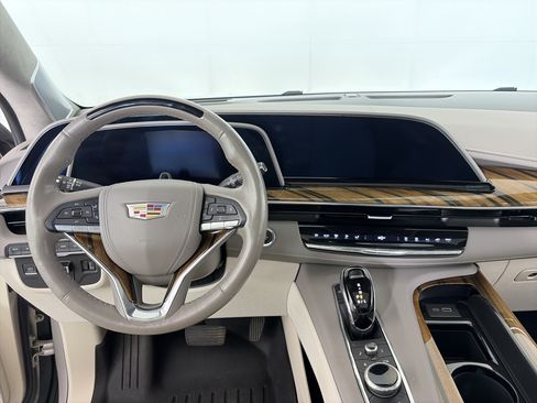 Used 2023 Cadillac Escalade ESV Premium Luxury Platinum w/ LPO, Radiant Package AWD/4WD image 3