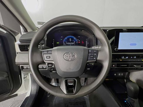 Used 2025 Toyota Camry LE AWD/4WD image 11