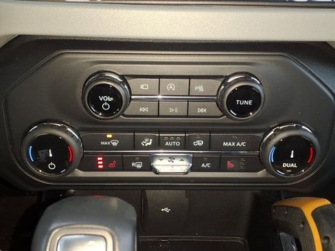 Used 2022 Ford Bronco Badlands w/ Sasquatch Package image 25