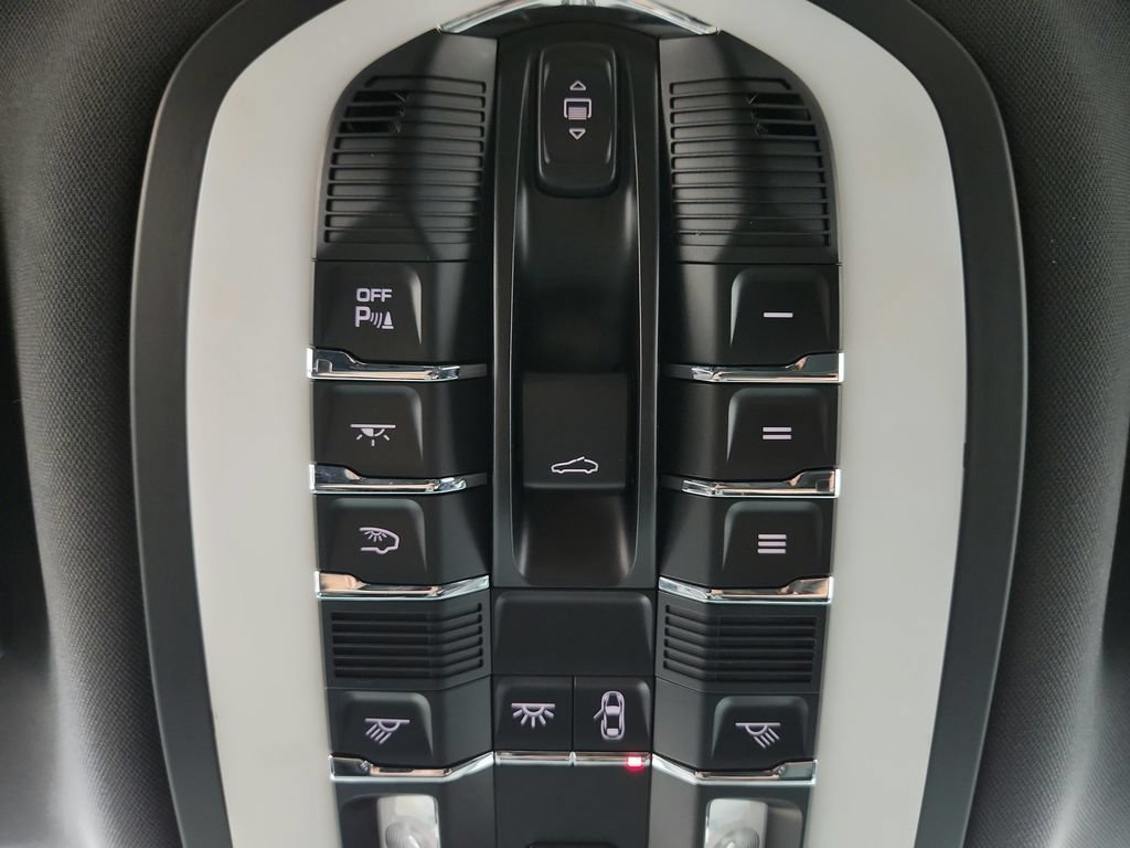 Used 2021 Porsche Macan S w/ Premium Package Plus AWD/4WD image 18