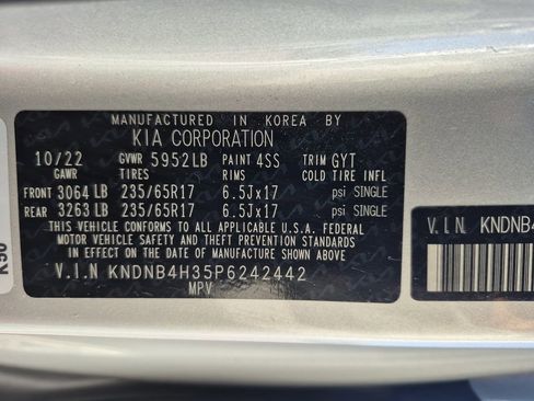 Used 2023 Kia Carnival LX image 29