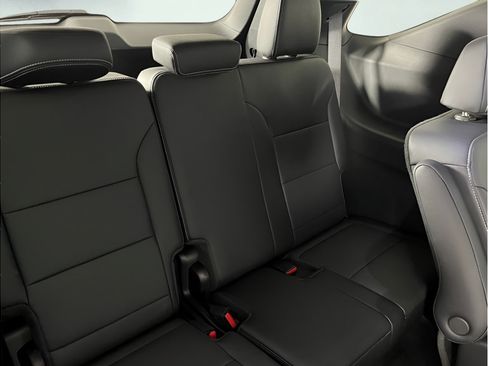 Used 2025 Chevrolet Traverse LT AWD/4WD image 13