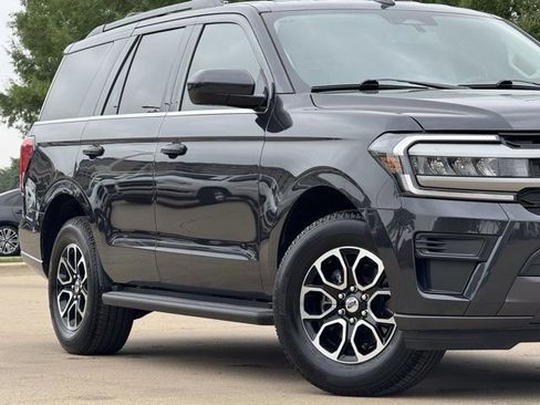 Used 2024 Ford Expedition XLT RWD image 3