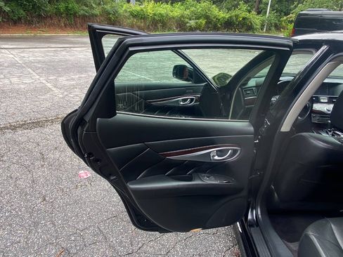 Used 2017 INFINITI Q70 3.7 RWD image 43