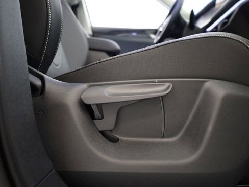 New 2025 Volkswagen Tiguan SE image 32