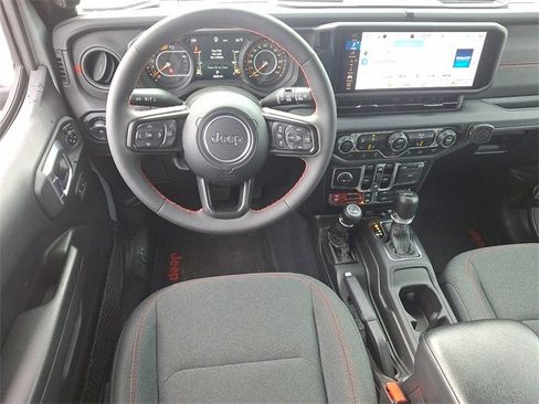 Used 2024 Jeep Wrangler Rubicon w/ Technology Group image 11