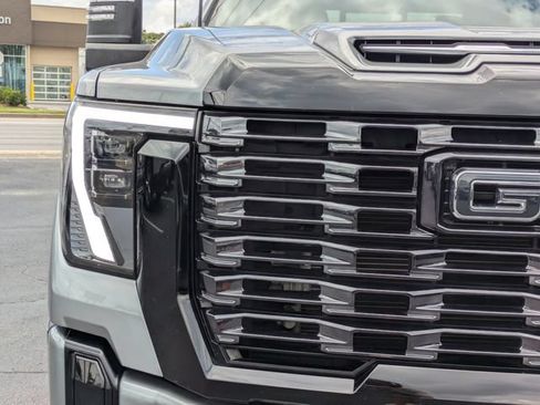 Used 2025 GMC Sierra 3500 Denali Ultimate AWD/4WD image 11
