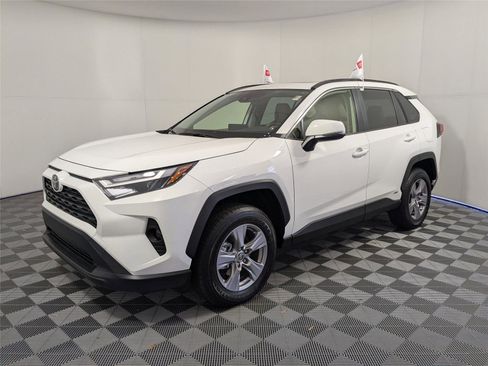 Used 2025 Toyota RAV4 XLE image 2