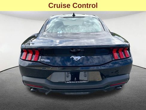Used 2024 Ford Mustang Coupe image 12