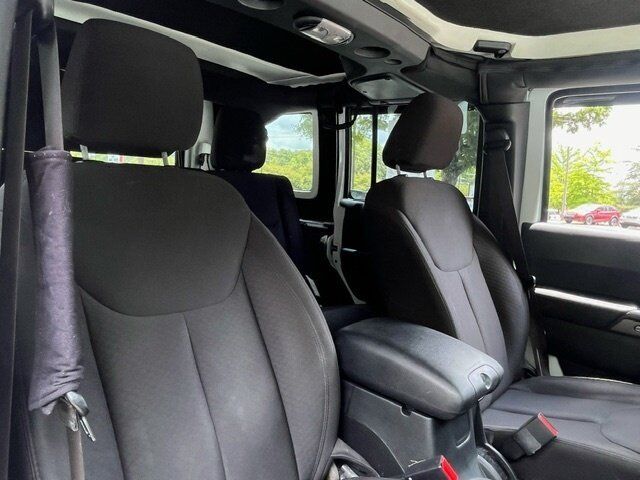 Used 2017 Jeep Wrangler Unlimited Sport w/ Mopar Black Appearance Group AWD/4WD image 22