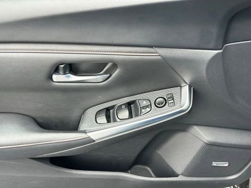 Used 2023 Nissan Sentra SR w/ SR Premium Package FWD image 19