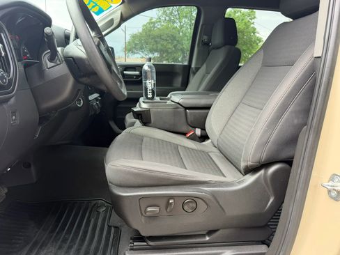 Used 2022 Chevrolet Silverado 1500 Custom Trail Boss w/ LPO, Dark Essentials Package AWD/4WD image 9