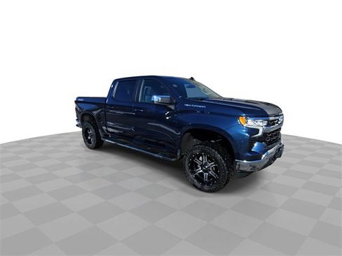 Used 2022 Chevrolet Silverado 1500 LT image 2