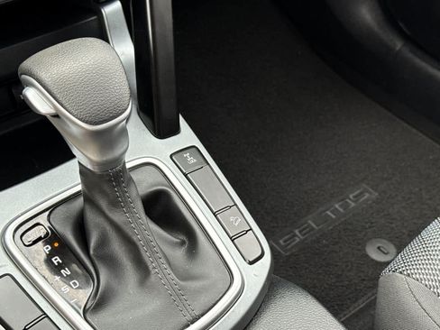 Used 2024 Kia Seltos LX AWD/4WD image 23