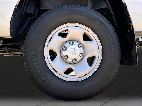 Used 2019 Toyota Tacoma SR AWD/4WD image 11
