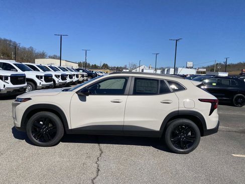 New 2026 Chevrolet Trax ACTIV w/ Sunroof Package image 2