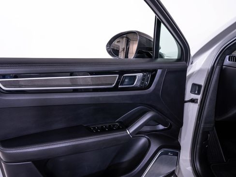 Used 2023 Porsche Cayenne GTS AWD/4WD image 16